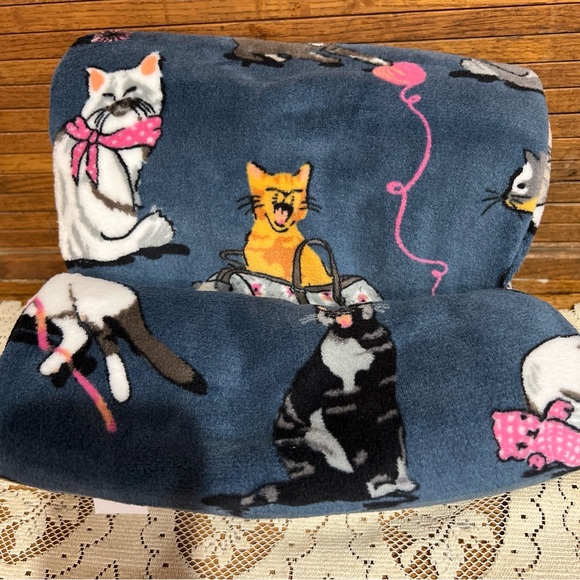 Vera Bradley Throw Blanket CAT'S MEOW 80” X 50” Soft  NWT - Picture 2 of 3